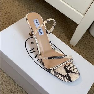 Steve Madden Beige Snake sandals